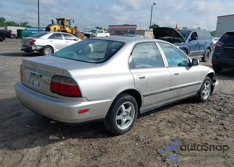 1996 Honda Accord Lx/Ex from USA, damaged, VIN 1HGCD563XTA267789